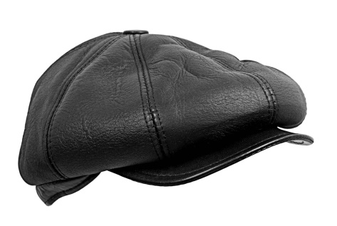 Kožený baret s pravou beranní kožešinou