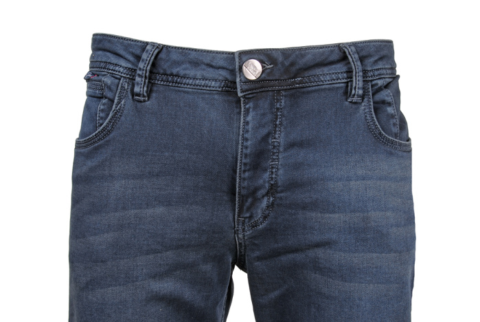 detail Papion jeans