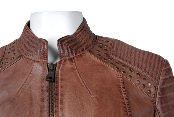 detail kožená bunda dámská